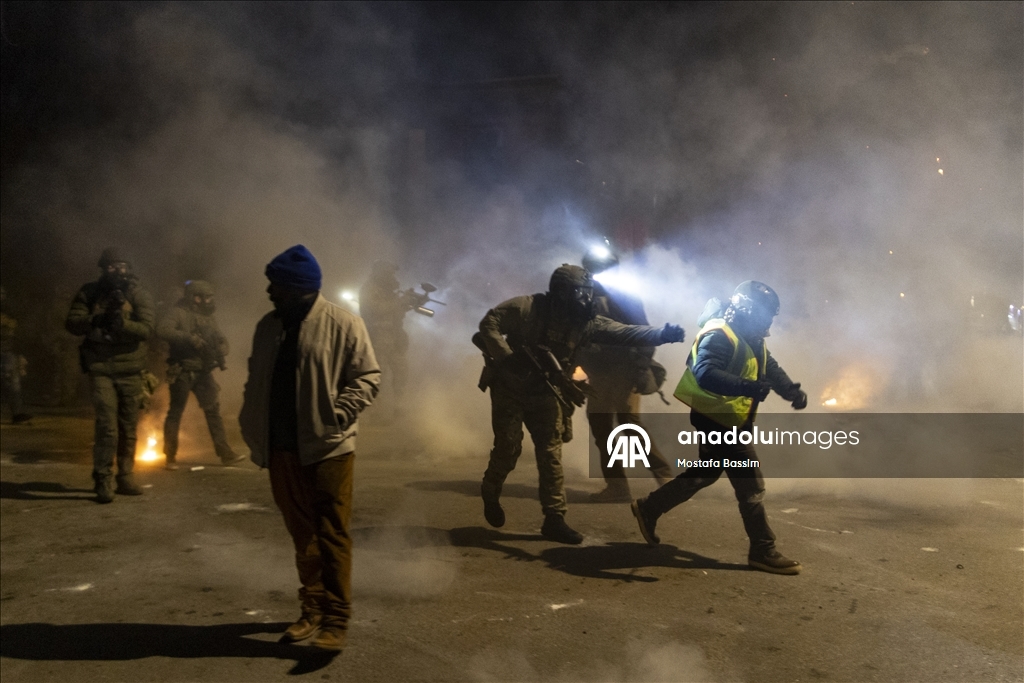 Clashes erupt in Minneapolis after Federal Agents involved in a shooting incident