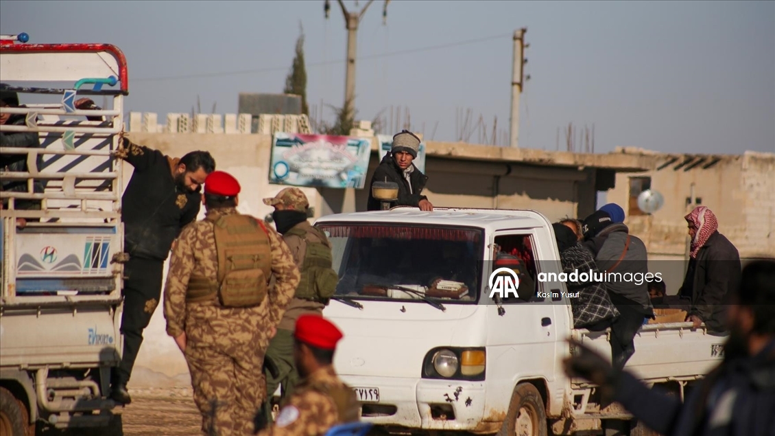 Suriye'de YPG/SDG'nin engellediği sivillerin Deyr Hafir'den kaçışı sürüyor