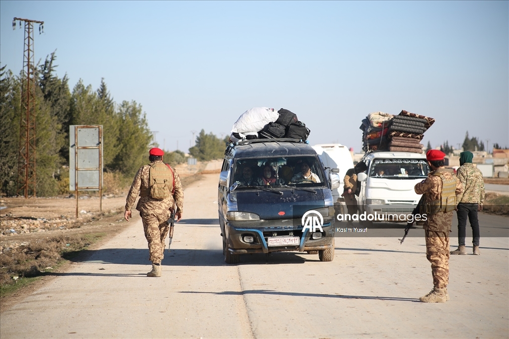 Suriye'de YPG/SDG'nin engellediği sivillerin Deyr Hafir'den kaçışı sürüyor