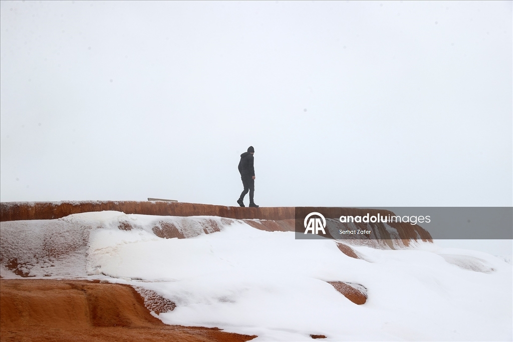 "Sivas'ın Pamukkale"si Altınkale'de buz sarkıtları oluştu