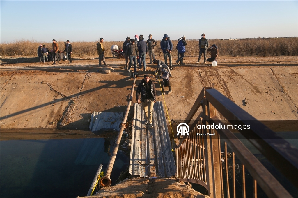 Suriye'de YPG/SDG'nin engellediği sivillerin Deyr Hafir'den kaçışı sürüyor