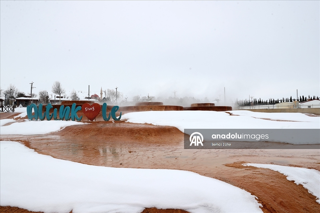 "Sivas'ın Pamukkale"si Altınkale'de buz sarkıtları oluştu