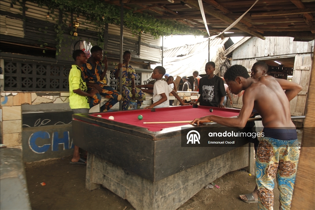 Nijerya'da hükümet tarafından evleri yıkılan yerli halk kanolarda yaşam mücadelesi veriyor 11