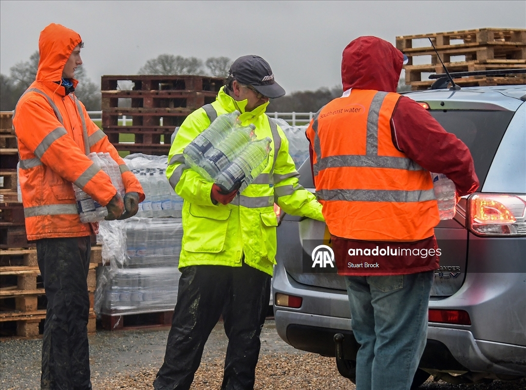İngiltere'de su kesintisi hayatı olumsuz etkiliyor