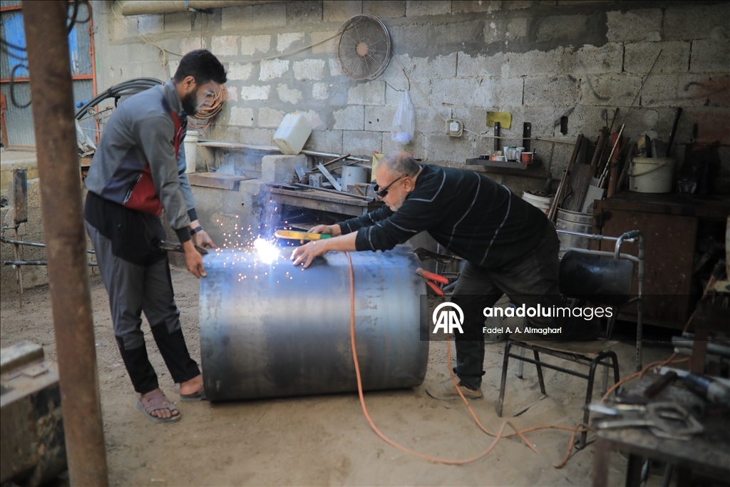 ساق ناقصة وإرادة كاملة.. حداد فلسطيني يتحدى تداعيات الحرب والإعاقة بغزة