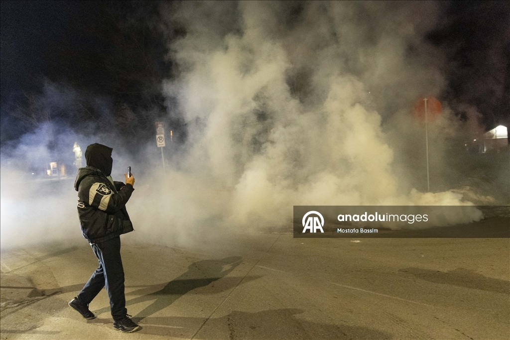 Clashes erupt in Minneapolis after Federal Agents involved in a shooting incident