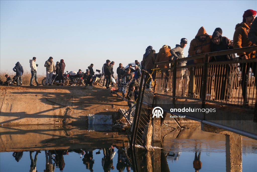 Suriye'de YPG/SDG'nin engellediği sivillerin Deyr Hafir'den kaçışı sürüyor