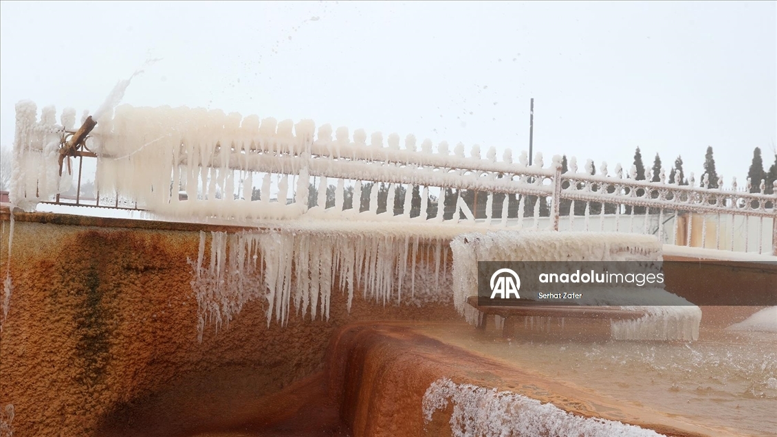 "Sivas'ın Pamukkale"si Altınkale'de buz sarkıtları oluştu