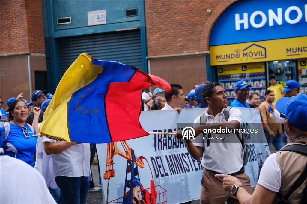 فنزويلا.. مسيرة حاشدة دعما للرئيس المعتقل مادورو