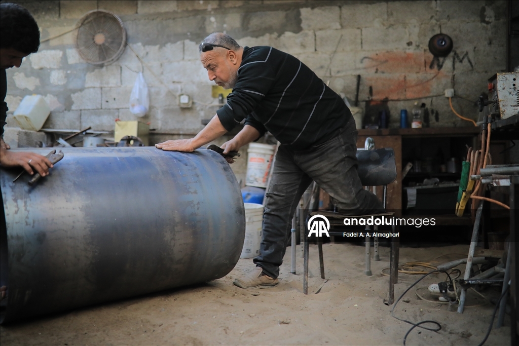 ساق ناقصة وإرادة كاملة.. حداد فلسطيني يتحدى تداعيات الحرب والإعاقة بغزة