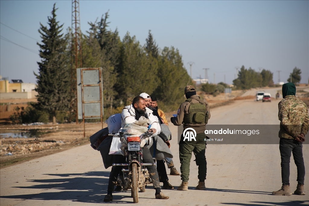 Suriye'de YPG/SDG'nin engellediği sivillerin Deyr Hafir'den kaçışı sürüyor