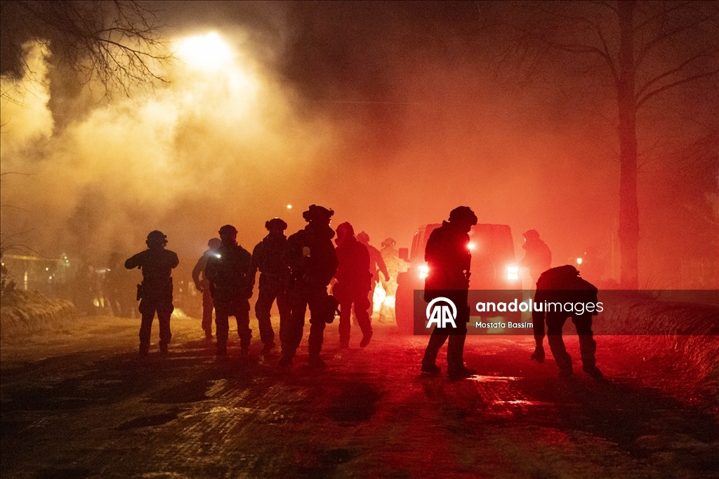 Clashes erupt in Minneapolis after Federal Agents involved in a shooting incident