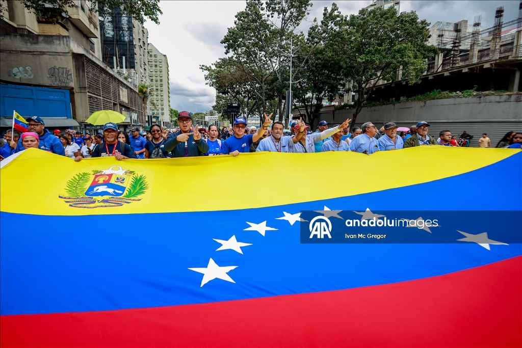 فنزويلا.. مسيرة حاشدة دعما للرئيس المعتقل مادورو
