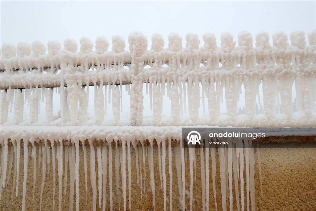 "Sivas'ın Pamukkale"si Altınkale'de buz sarkıtları oluştu