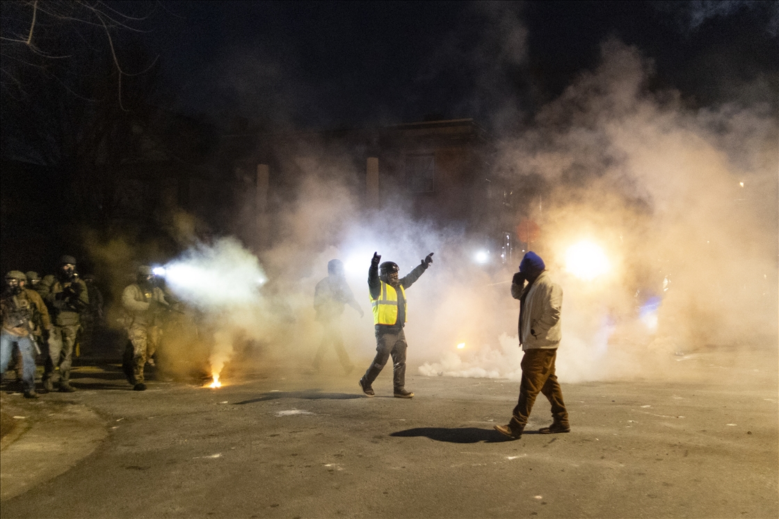 Clashes erupt in Minneapolis after Federal Agents involved in a shooting incident
