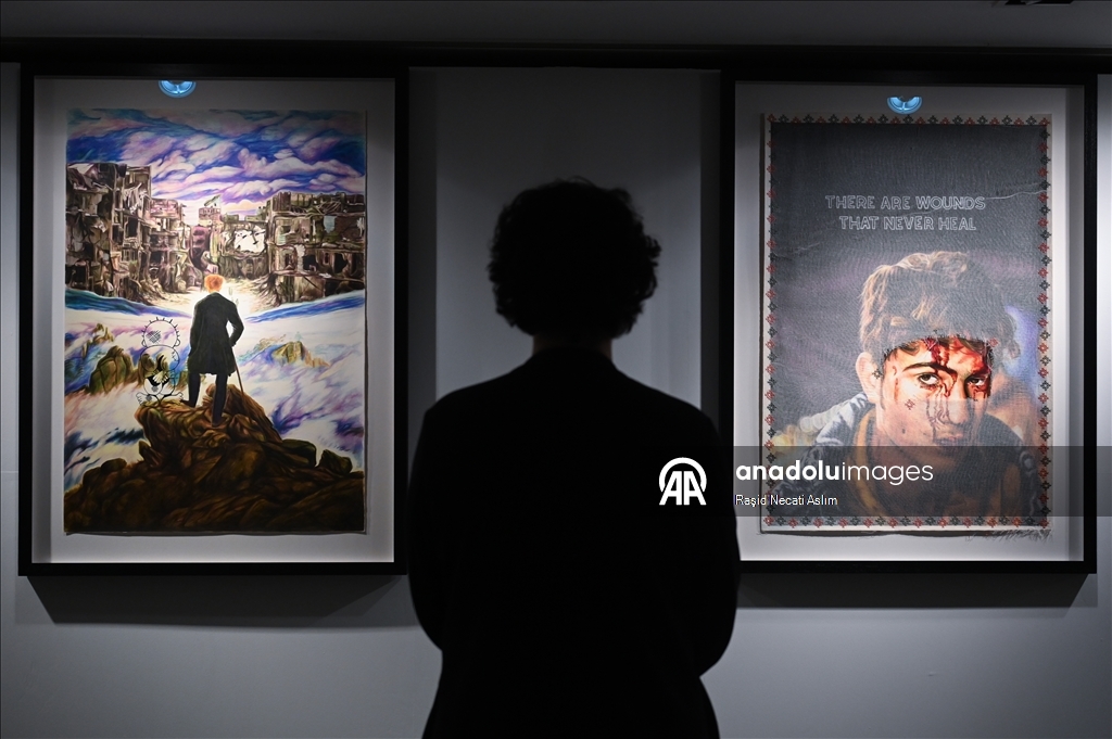 Türk sanatçı Aygeç'in "Sürgündeki Zeytin Ağacına Posterler" Sergisi Londra'da açıldı