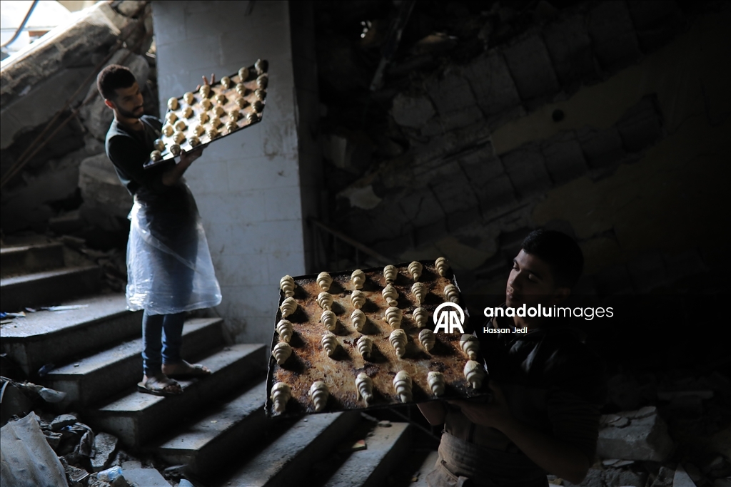 Поврежденная при израильских атаках пекарня в секторе Газа возобновила работу, несмотря на ограниченные ресурсы