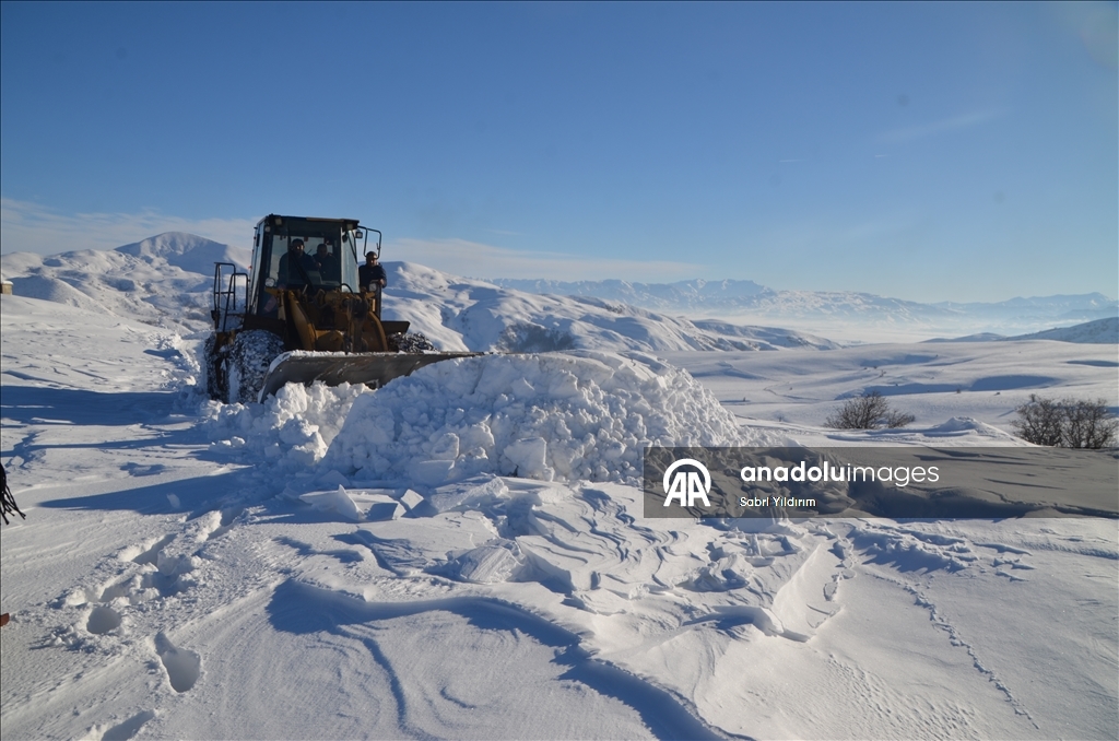 Muş'ta karla mücadele çalışmaları devam etti