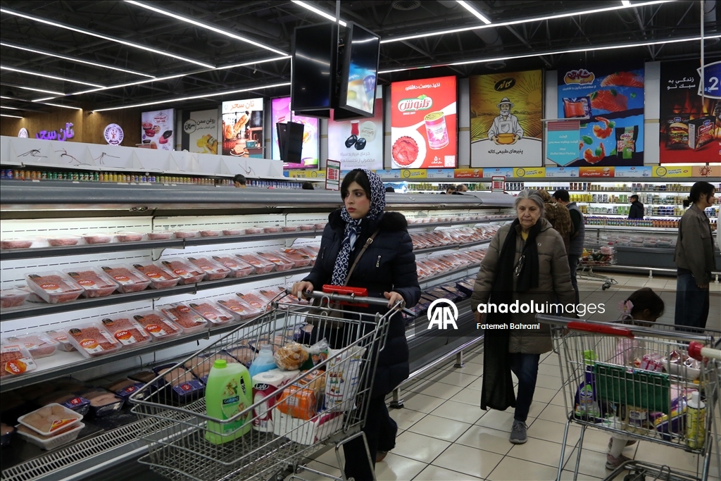 İran'da günlük yaşam ekonomi kriz gölgesinde devam ediyor