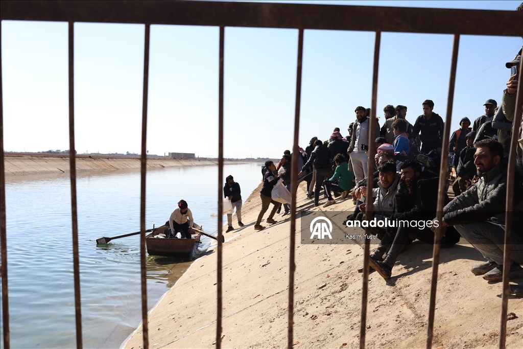 الأناضول ترصد مغادرة أسر سورية منطقة دير حافر بريف حلب