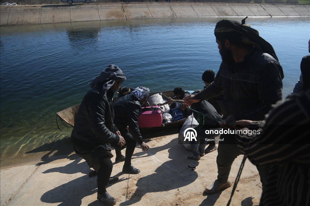 الأناضول ترصد مغادرة أسر سورية منطقة دير حافر بريف حلب