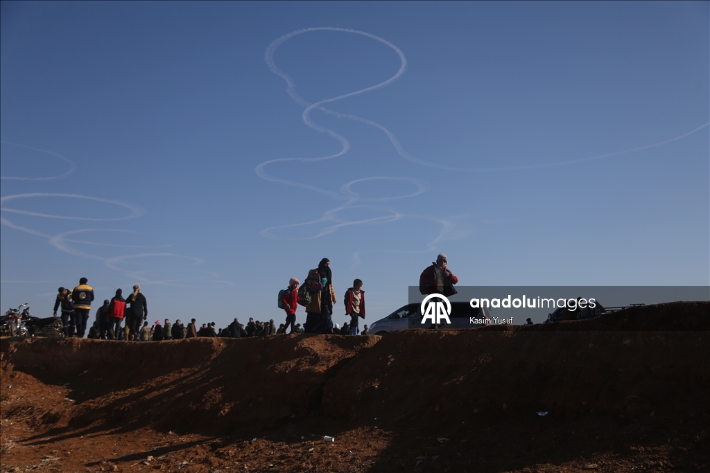 الأناضول ترصد مغادرة أسر سورية منطقة دير حافر بريف حلب