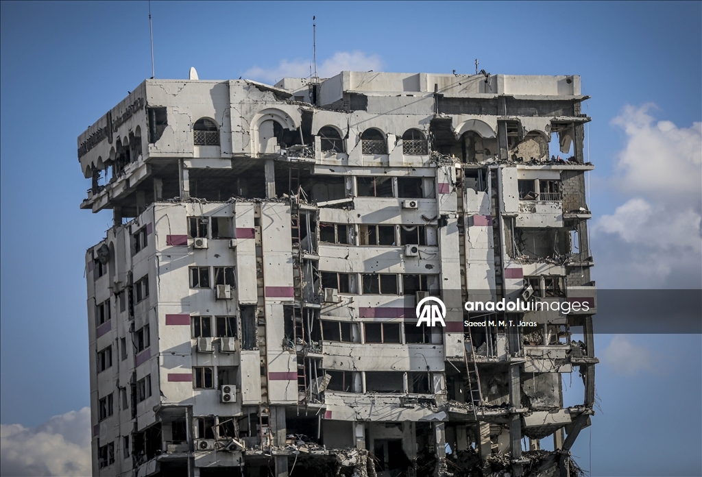 Gazze’de ağır hasarlı Filistin Bankası binası sığınmacılar için risk oluşturuyor