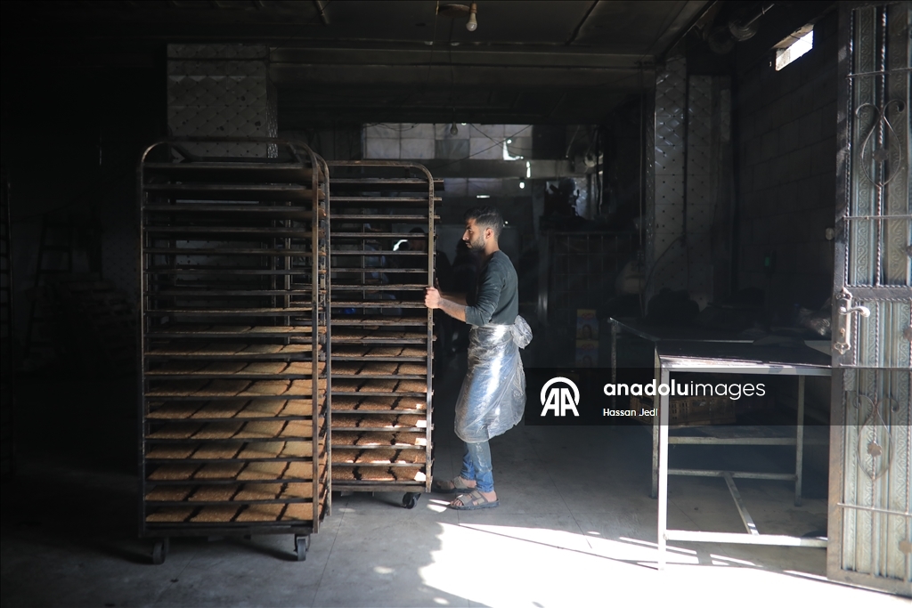 Поврежденная при израильских атаках пекарня в секторе Газа возобновила работу, несмотря на ограниченные ресурсы