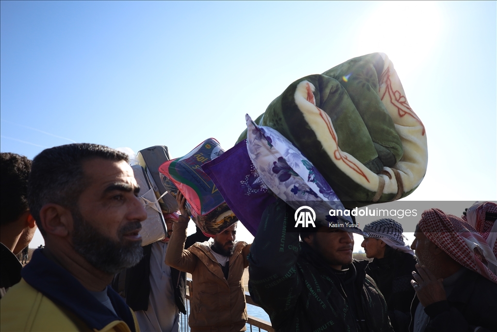 الأناضول ترصد مغادرة أسر سورية منطقة دير حافر بريف حلب