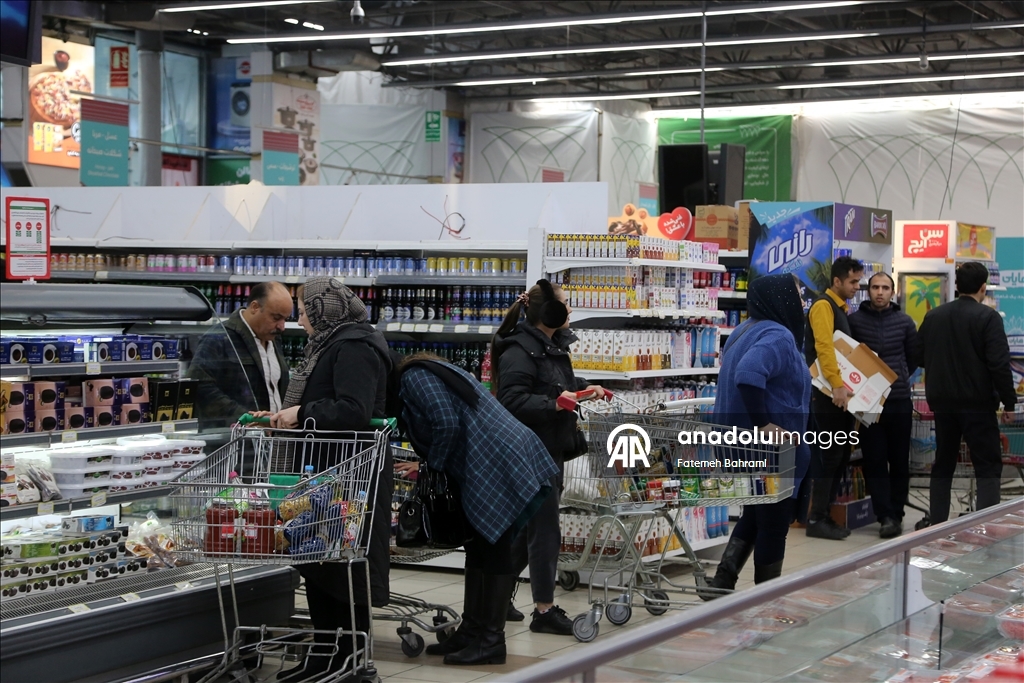 İran'da günlük yaşam ekonomi kriz gölgesinde devam ediyor