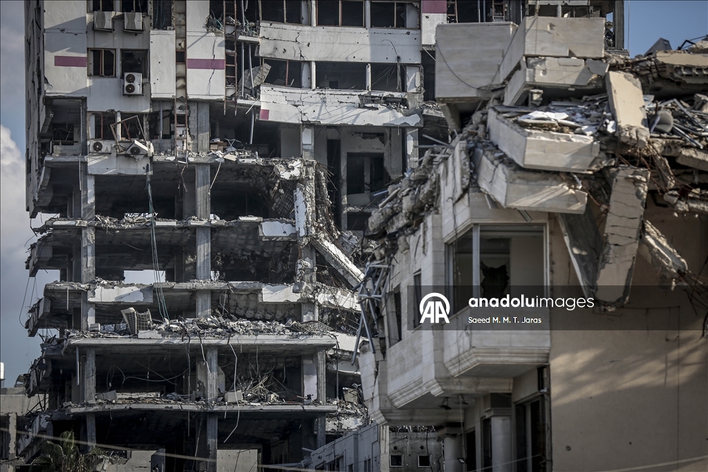 Gazze’de ağır hasarlı Filistin Bankası binası sığınmacılar için risk oluşturuyor