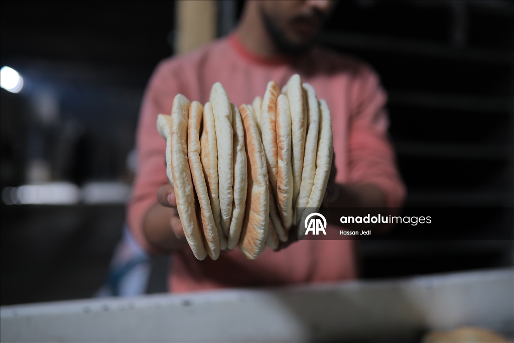 Поврежденная при израильских атаках пекарня в секторе Газа возобновила работу, несмотря на ограниченные ресурсы