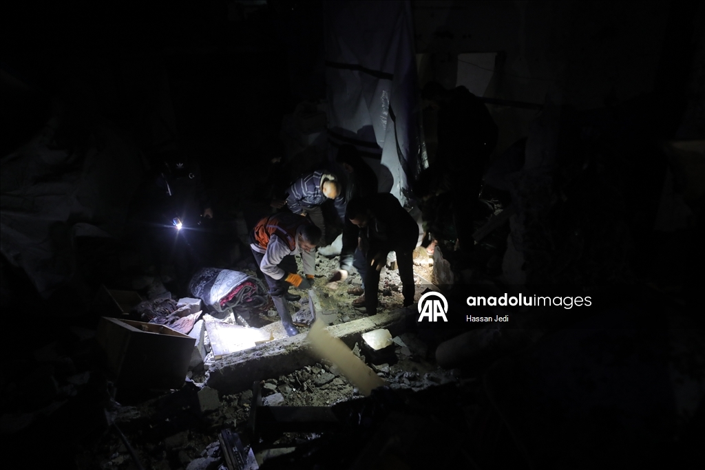 إسرائيل تواصل خرق النار وتقتل 11 فلسطينيا بينهم طفلة بغزة