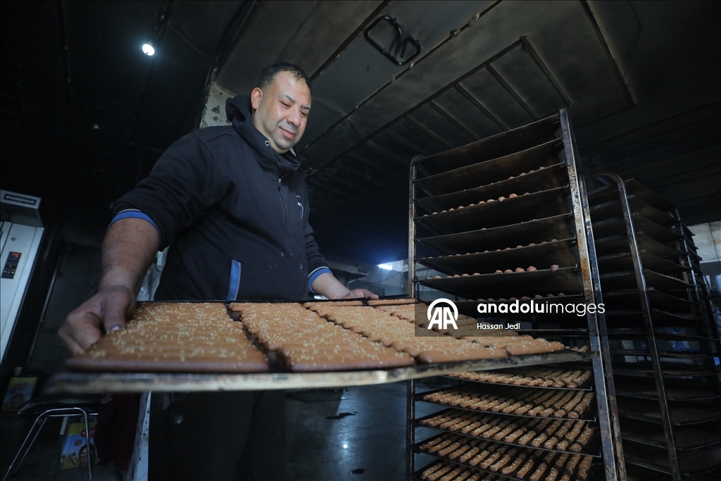 Поврежденная при израильских атаках пекарня в секторе Газа возобновила работу, несмотря на ограниченные ресурсы