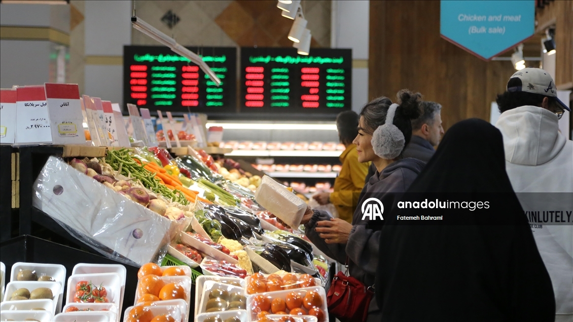 İran'da günlük yaşam ekonomi kriz gölgesinde devam ediyor
