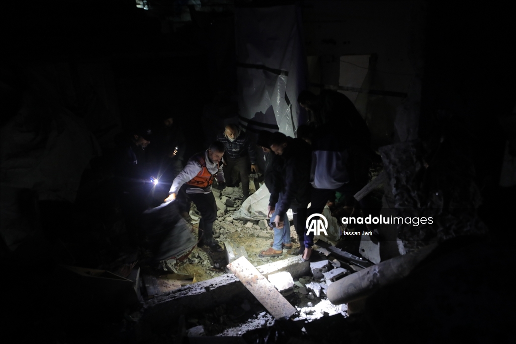 إسرائيل تواصل خرق النار وتقتل 11 فلسطينيا بينهم طفلة بغزة