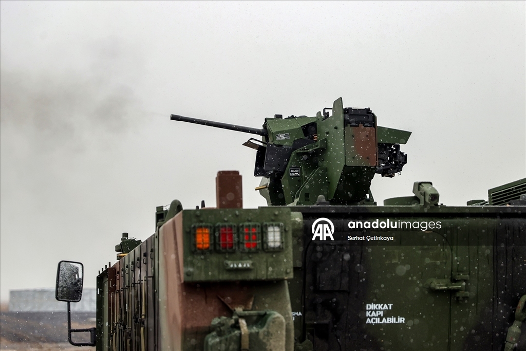 Türkiye'nin ilk elektrikli zırhlı personel taşıyıcısı E-ZPT görücüye çıktı