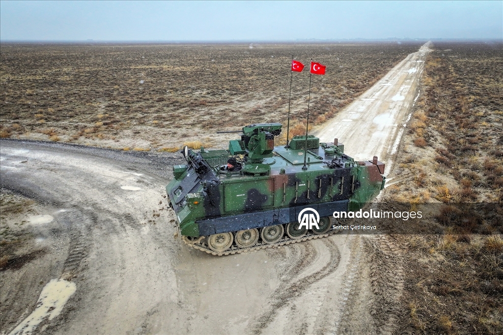 Türkiye'nin ilk elektrikli zırhlı personel taşıyıcısı E-ZPT görücüye çıktı