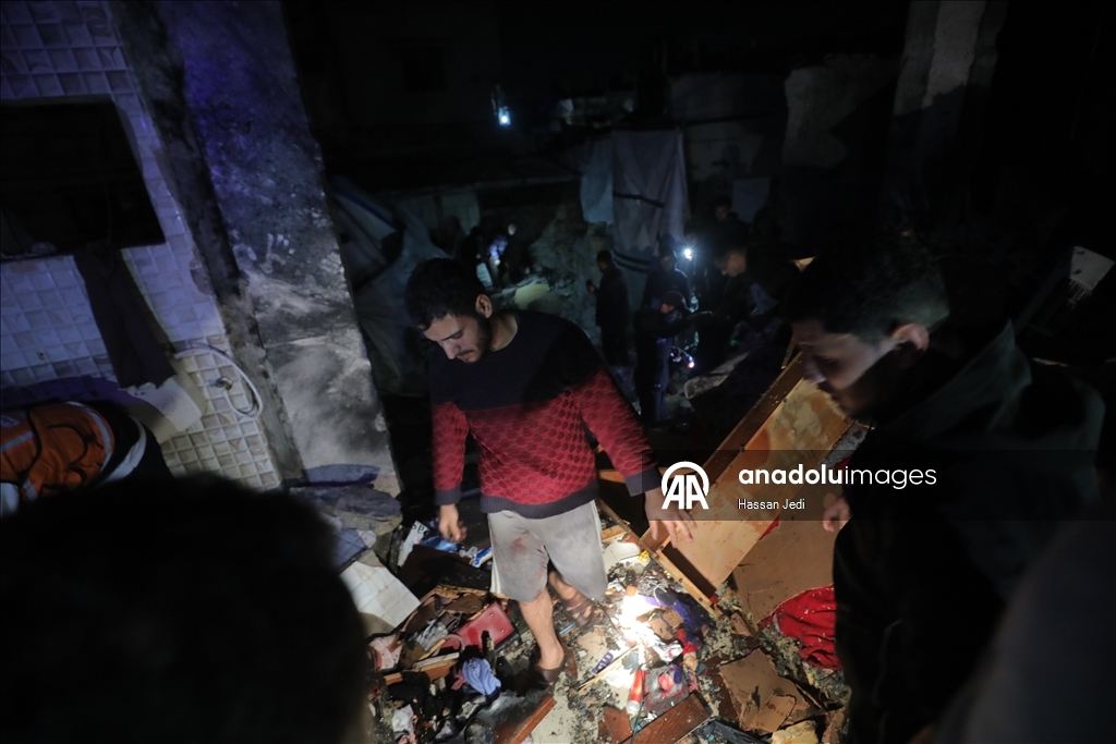 إسرائيل تواصل خرق النار وتقتل 11 فلسطينيا بينهم طفلة بغزة