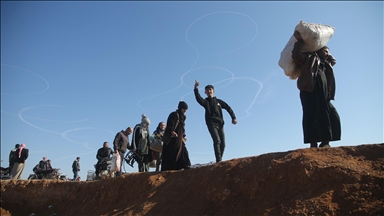 Deyr Hafir’den kaçan Suriyeli sivillerin, güvenli bölgelere tahliyesi devam ediyor