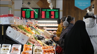 İran'da günlük yaşam ekonomi kriz gölgesinde devam ediyor