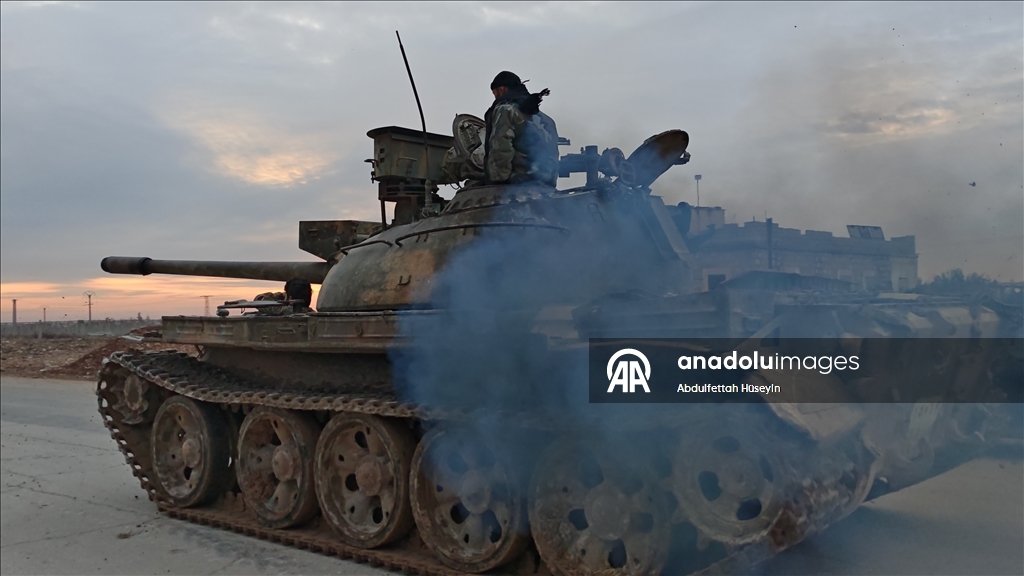 Suriye ordusu, terör örgütü YPG/SDG'nin çekilmesiyle Deyr Hafir'e girmeye başladı