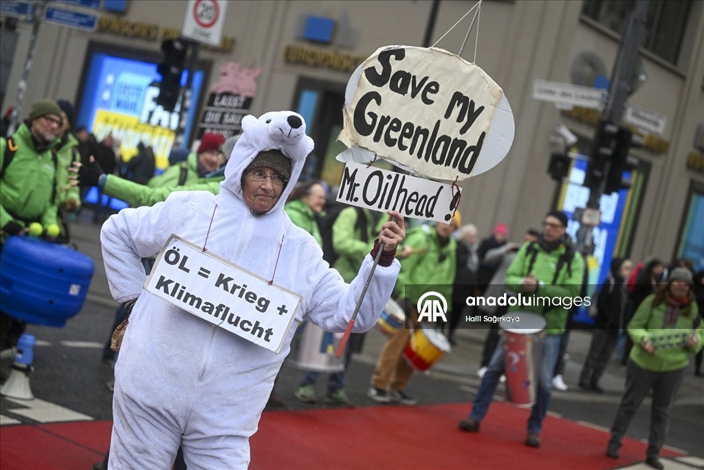 Almanya'da çiftçiler hükümetin tarım politikalarını protesto etti