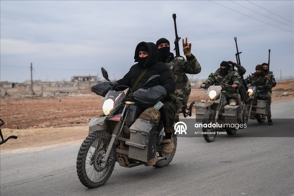 الجيش السوري يدخل منطقة غرب الفرات مع بدء انسحاب "قسد"