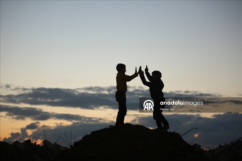 Gazze'deki Bureyc Kampı’nda yıkımın gölgesinde günlük yaşam