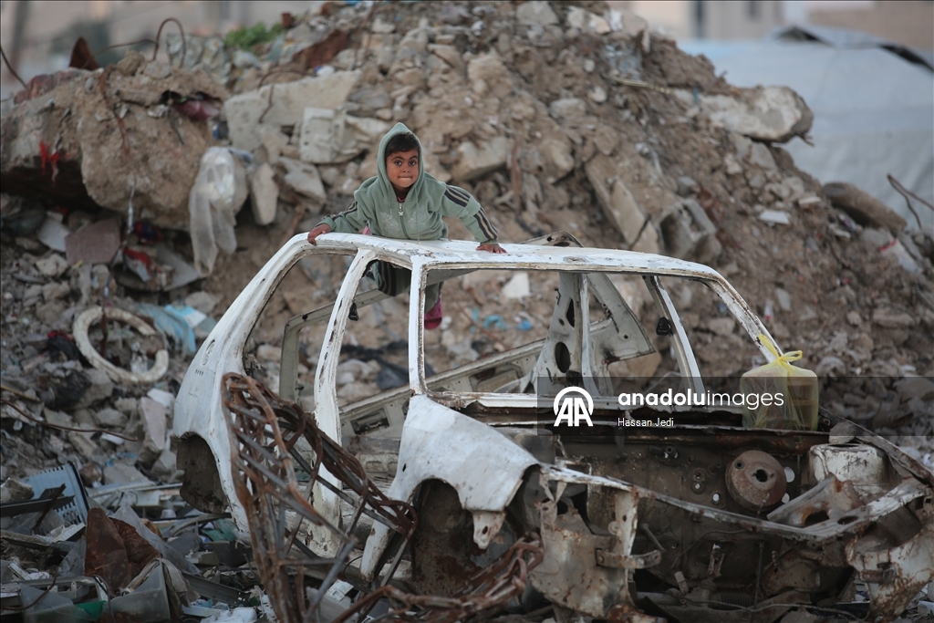Gazze'deki Bureyc Kampı’nda yıkımın gölgesinde günlük yaşam