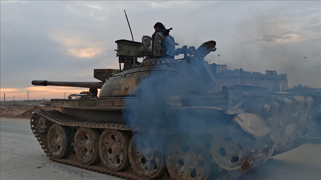 Suriye ordusu, terör örgütü YPG/SDG'nin çekilmesiyle Deyr Hafir'e girmeye başladı