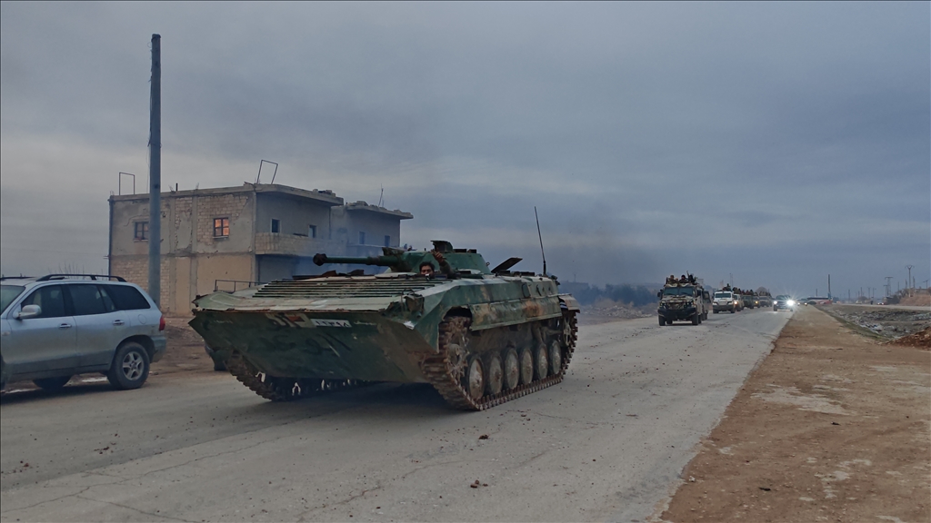 Suriye ordusu, terör örgütü YPG/SDG'nin çekilmesiyle Deyr Hafir'e girmeye başladı