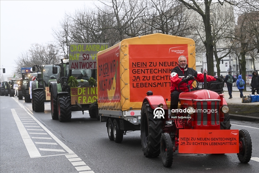 Almanya'da çiftçiler hükümetin tarım politikalarını protesto etti