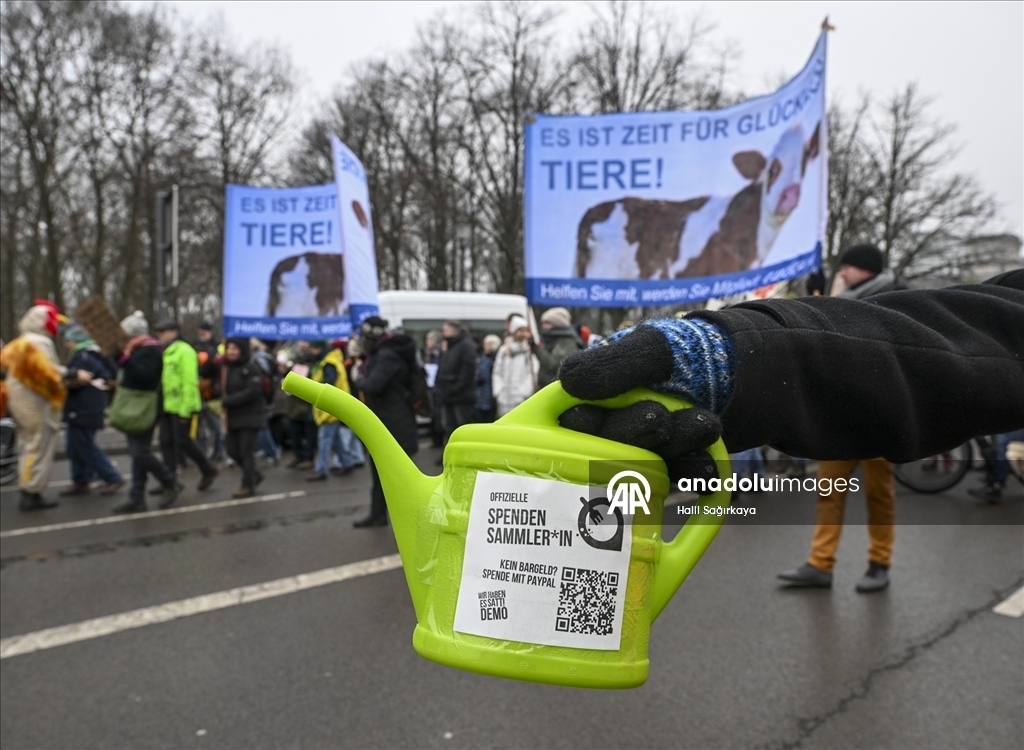 Almanya'da çiftçiler hükümetin tarım politikalarını protesto etti
